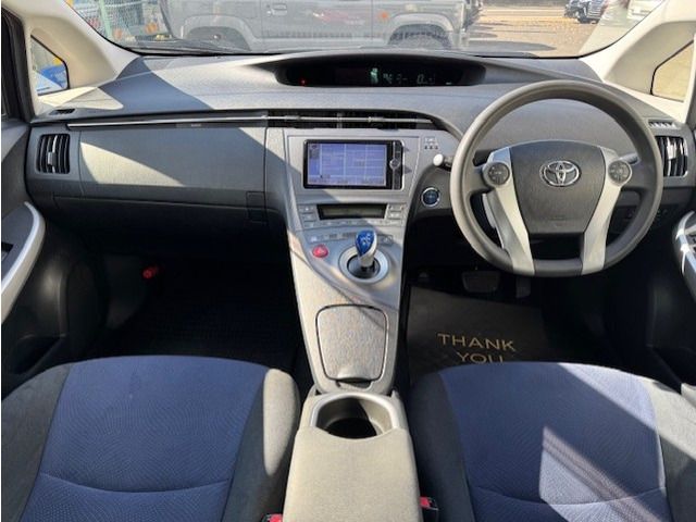 TOYOTA PRIUS 2013 Image 31
