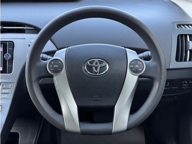 TOYOTA PRIUS 2013 Image 31