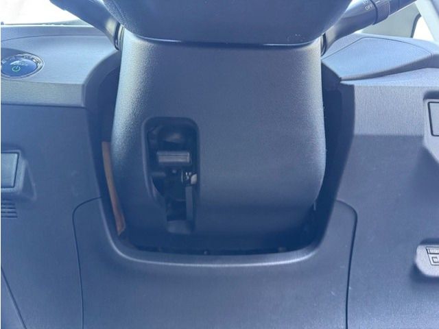 TOYOTA PRIUS 2013 Image 31