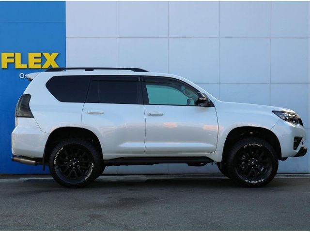 TOYOTA LANDCRUISER PRADO 2023 Image 31