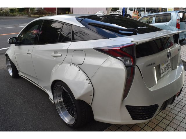 TOYOTA PRIUS 2016 Image 31