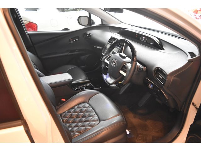 TOYOTA PRIUS 2016 Image 31