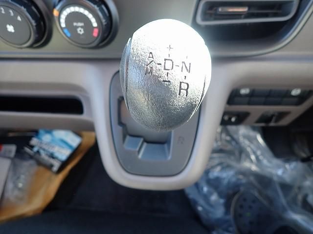 MITSUBISHI CANTER 2025 Image 31