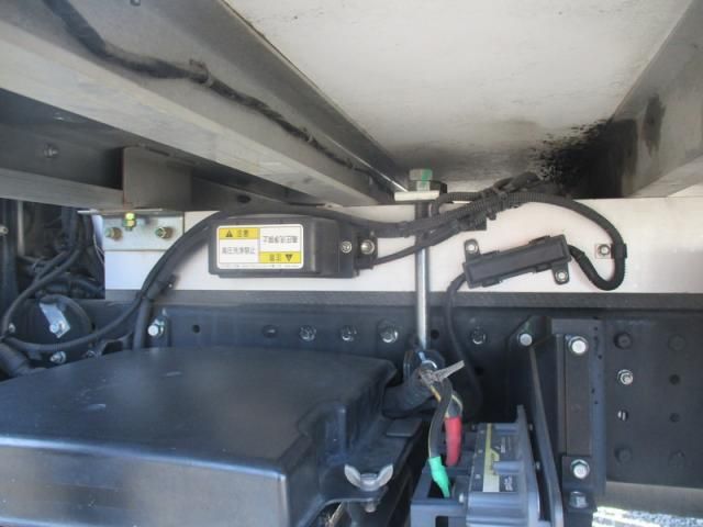 MITSUBISHI CANTER 2018 Image 31