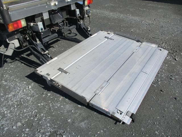 MITSUBISHI CANTER 2018 Image 31