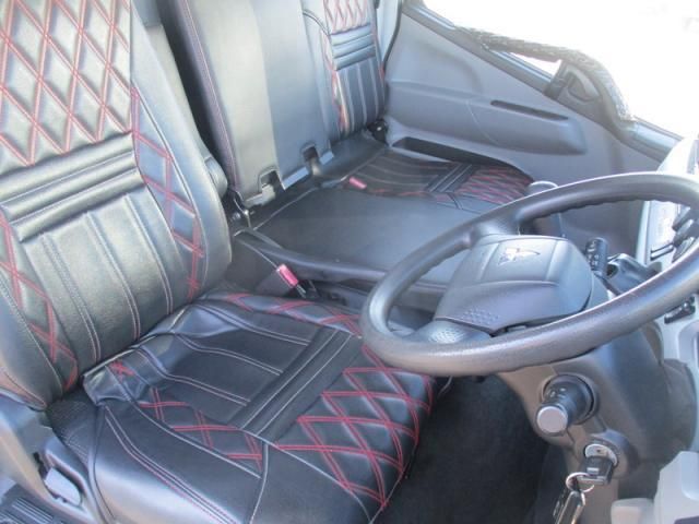 MITSUBISHI CANTER 2018 Image 31