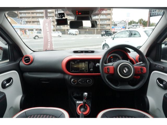 RENAULT TWINGO 2019 Image 31