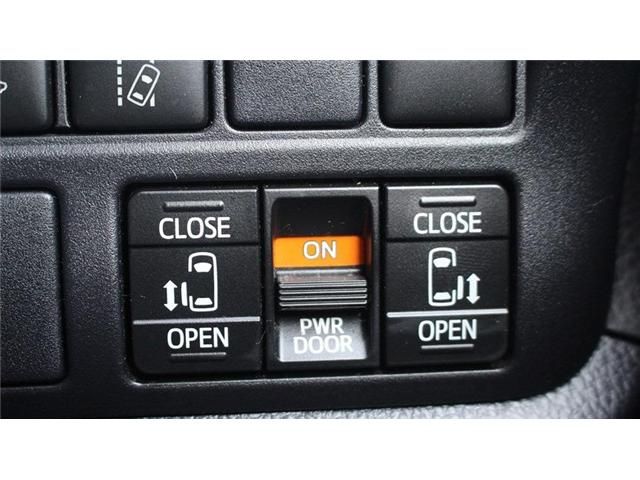 TOYOTA ESQUIRE HYBRID 2016 Image 31