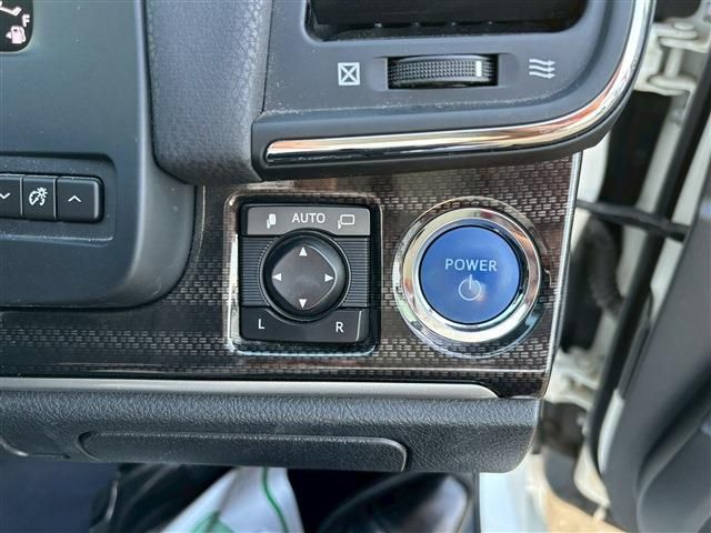 TOYOTA CROWN SEDAN HYBRID 2015 Image 31