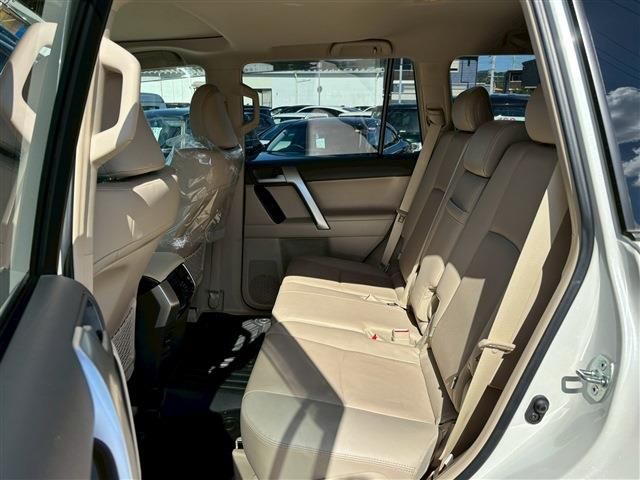 TOYOTA LANDCRUISER PRADO 2023 Image 31