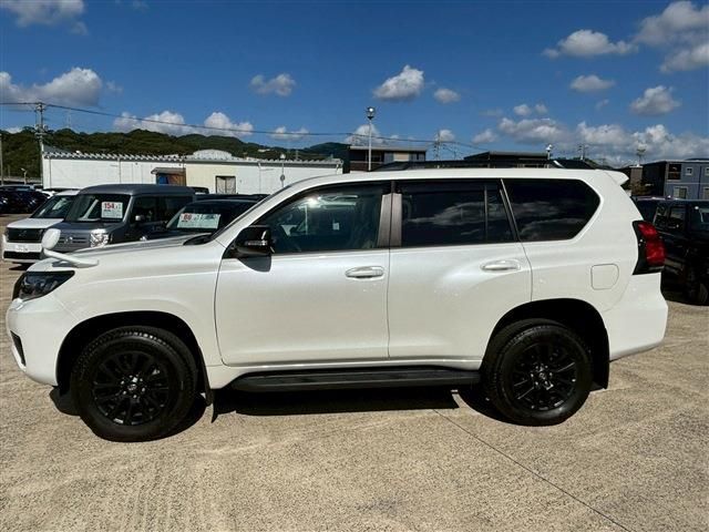 TOYOTA LANDCRUISER PRADO 2023 Image 31