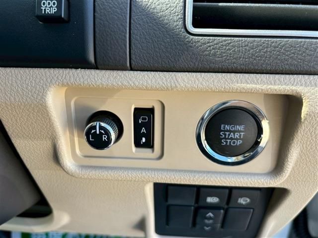 TOYOTA LANDCRUISER PRADO 2023 Image 31