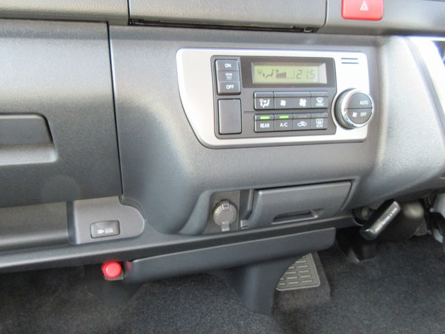 TOYOTA HIACE WAGON 4WD 2025 Image 31
