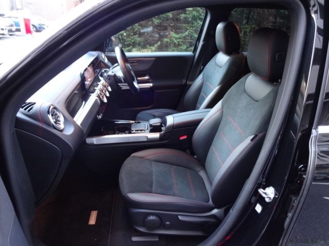 MERCEDES BENZ EQB 2022 Image 31