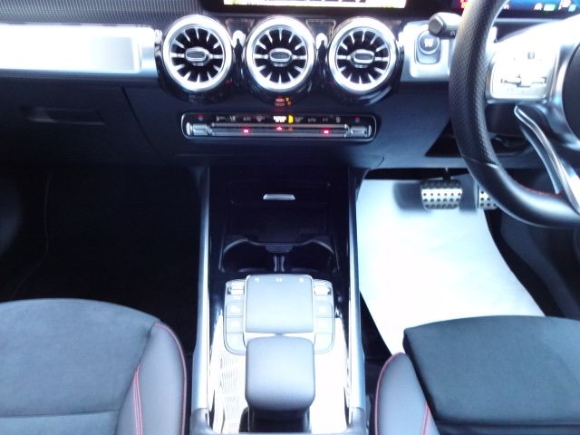 MERCEDES BENZ EQB 2022 Image 31