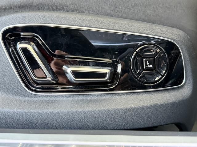 AUDI A8 2023 Image 31