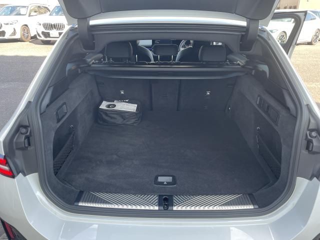 BMW 5SERIES TOURING 2024 Image 31