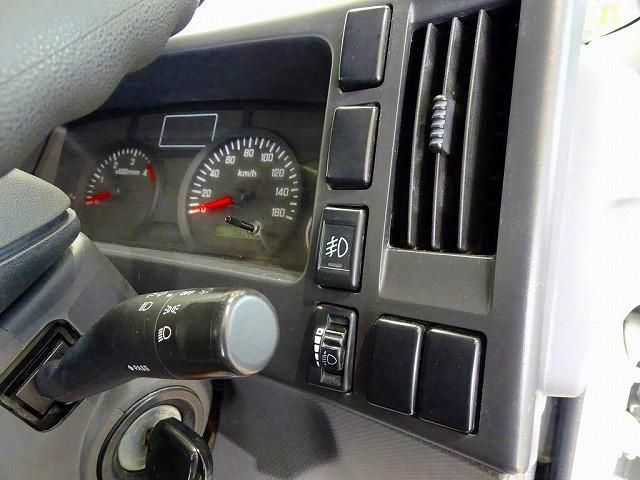 ISUZU ELF 2019 Image 31