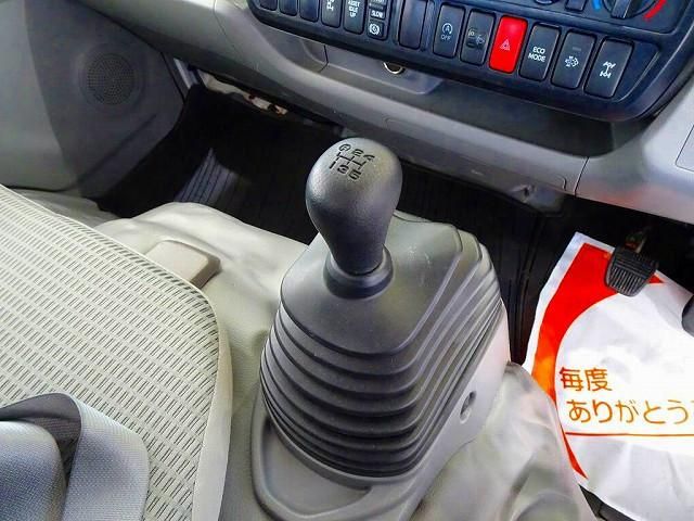 HINO DUTRO 2012 Image 31