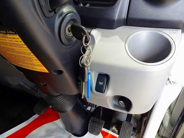 HINO DUTRO 2012 Image 31