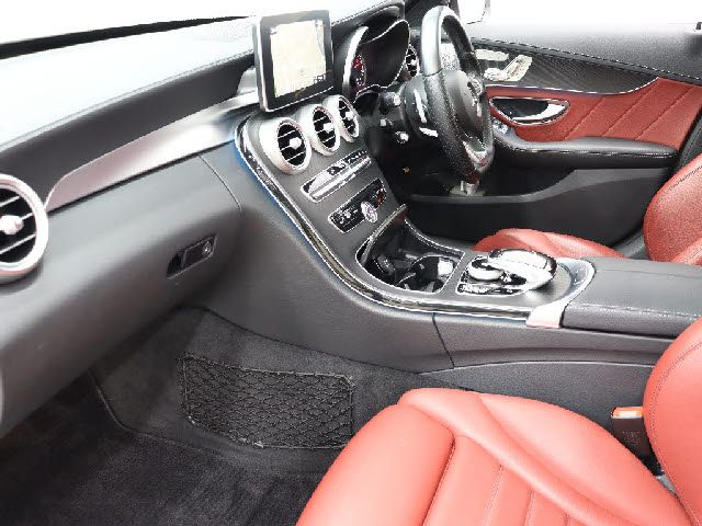 MERCEDES BENZ MERCEDES AMG C CLASS 2017 Image 31