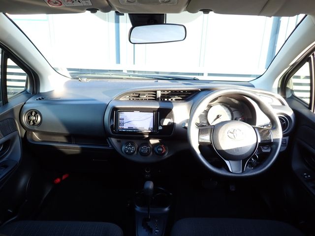 TOYOTA VITZ 2018 Image 31