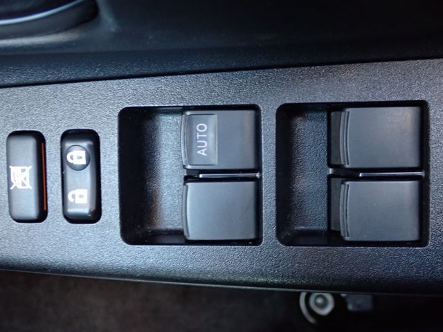 TOYOTA VITZ 2018 Image 31