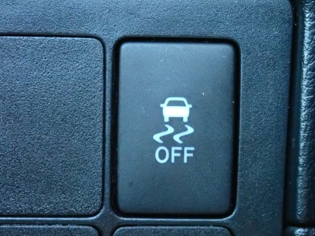 TOYOTA VITZ 2018 Image 31