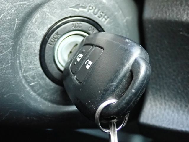 TOYOTA VITZ 2018 Image 31