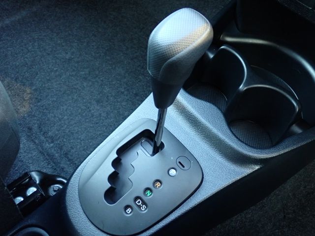 TOYOTA VITZ 2018 Image 31