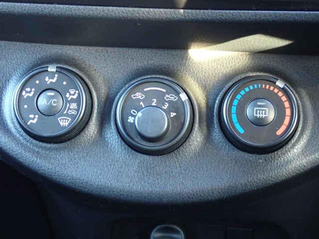 TOYOTA VITZ 2018 Image 31