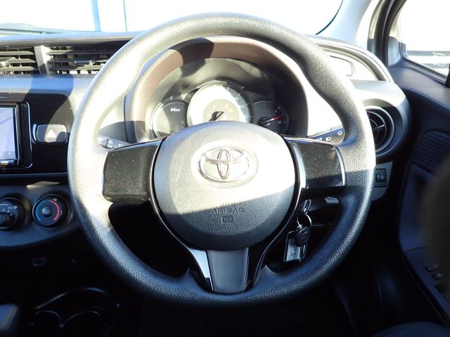TOYOTA VITZ 2018 Image 31