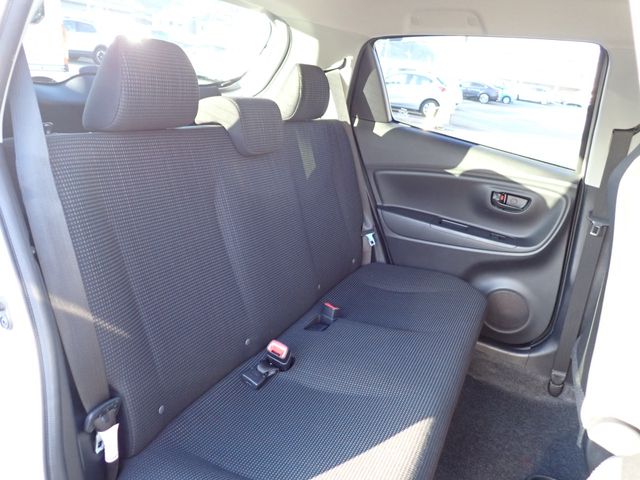 TOYOTA VITZ 2018 Image 31