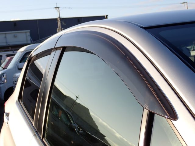 TOYOTA VITZ 2018 Image 31