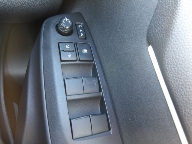 TOYOTA YARIS HYBRID 2023 Image 31