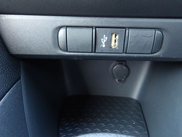 TOYOTA YARIS HYBRID 2023 Image 31