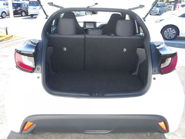 TOYOTA YARIS HYBRID 2023 Image 31