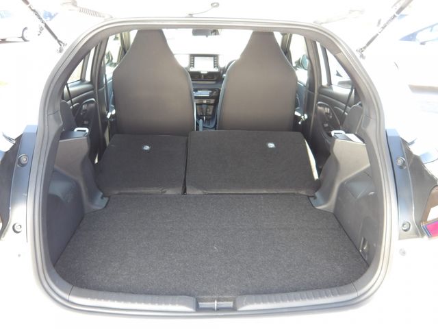 TOYOTA YARIS HYBRID 2023 Image 31