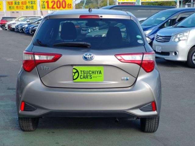 TOYOTA VITZ HYBRID 2017 Image 31