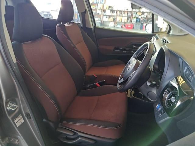 TOYOTA VITZ HYBRID 2017 Image 31