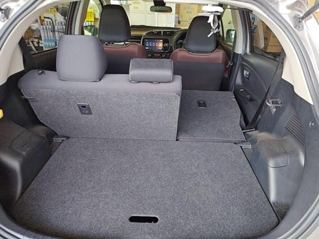 TOYOTA VITZ HYBRID 2017 Image 31