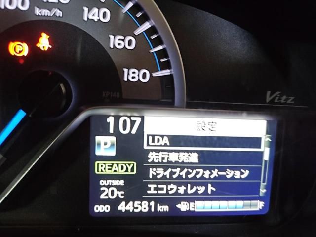 TOYOTA VITZ HYBRID 2017 Image 31