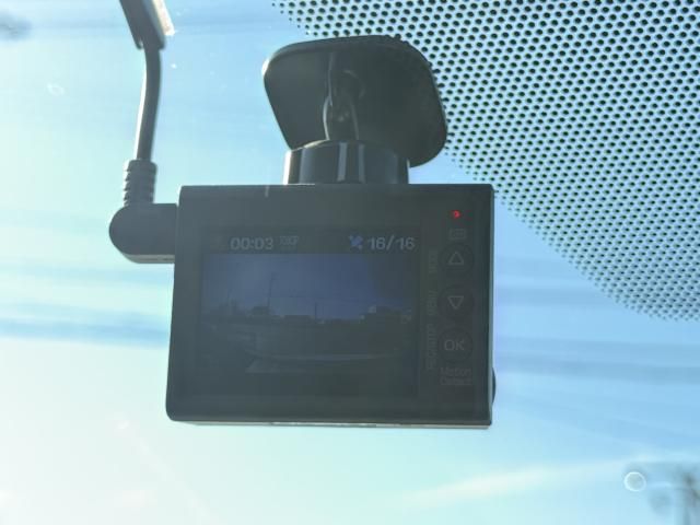 TOYOTA PRIUS 2016 Image 31