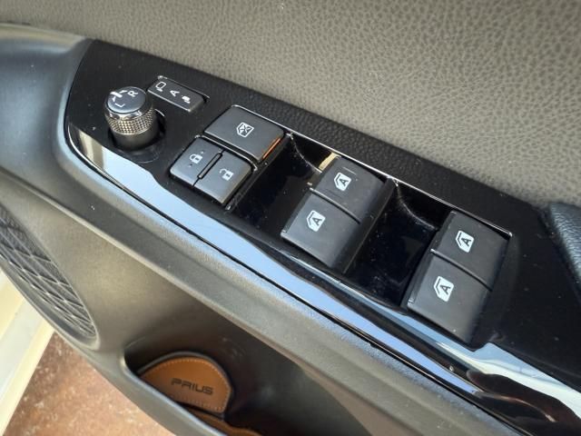 TOYOTA PRIUS 2016 Image 31