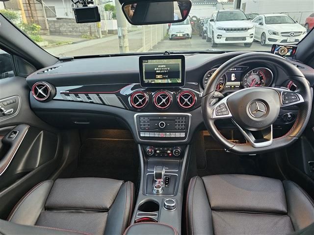 MERCEDES BENZ MERCEDES AMG GLA CLA 2018 Image 31