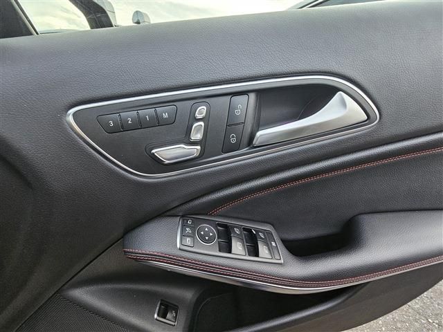 MERCEDES BENZ MERCEDES AMG GLA CLA 2018 Image 31