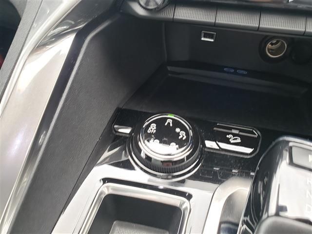 PEUGEOT 3008 2019 Image 31