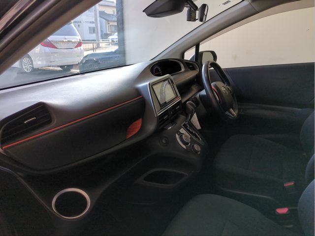 TOYOTA SIENTA 2015 Image 31