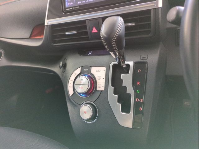 TOYOTA SIENTA 2015 Image 31