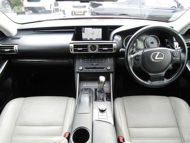 TOYOTA LEXUS IS200T 2016 Image 31